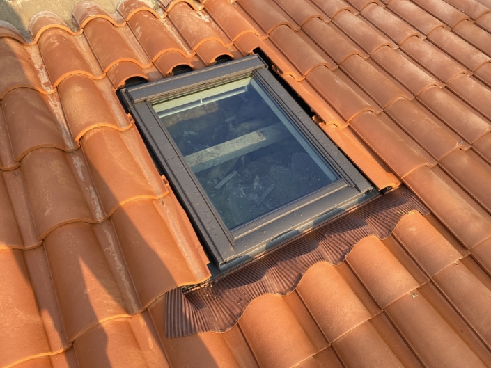 Remplacement de toiture avec installation de fenêtre de toit Velux ,dans toute la région de Perpignan