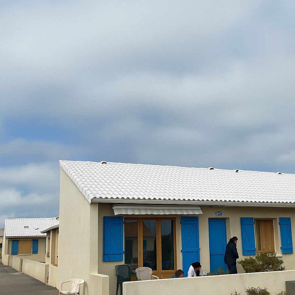 Toiture traitée en cool roof blanc réfléchissant par WB Toit Concept — Perpignan (66), chantier 4