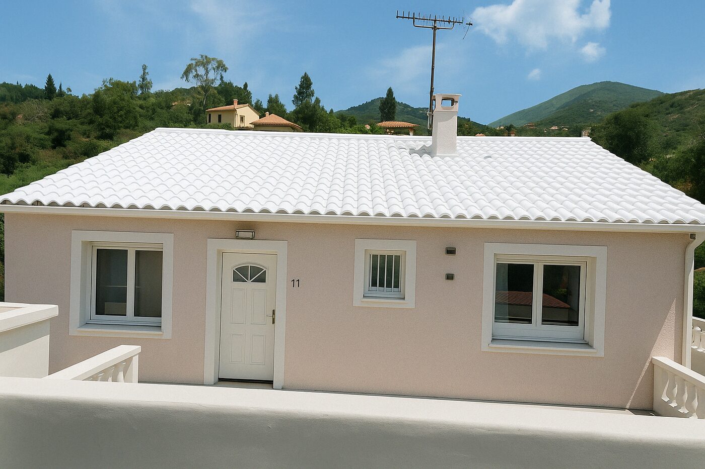 Toiture traitée en cool roof blanc réfléchissant par WB Toit Concept — Perpignan (66), chantier 5