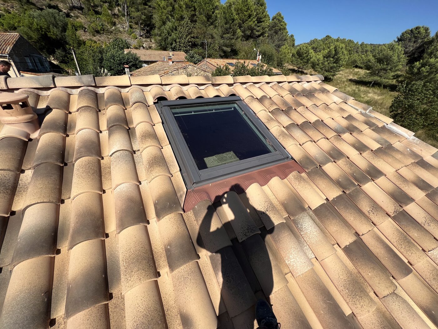 Pose et remplacement de Velux / fenêtre de toit par WB Toit Concept — Perpignan (66), chantier 1