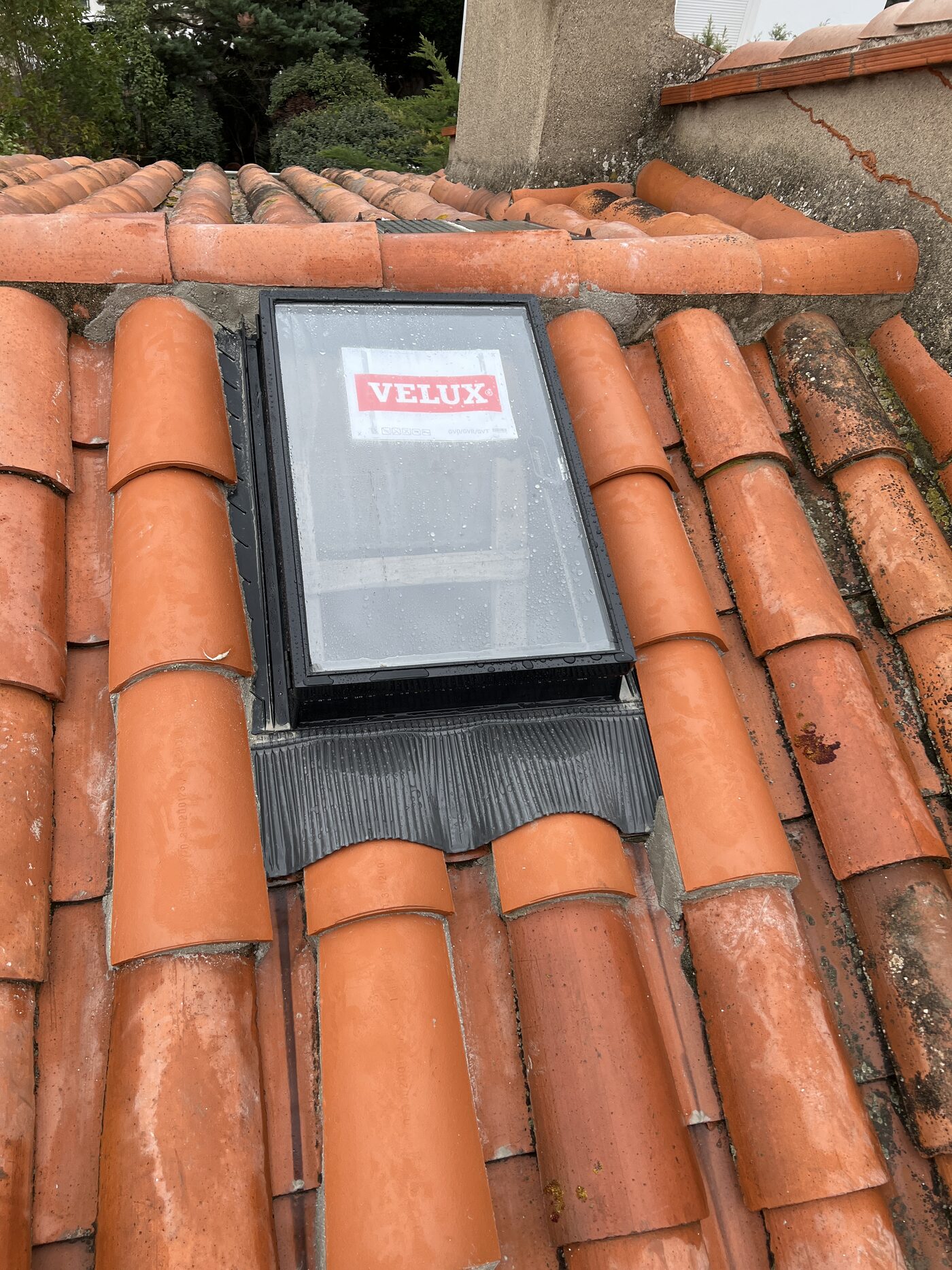Pose et remplacement de Velux / fenêtre de toit par WB Toit Concept — Perpignan (66), chantier 3