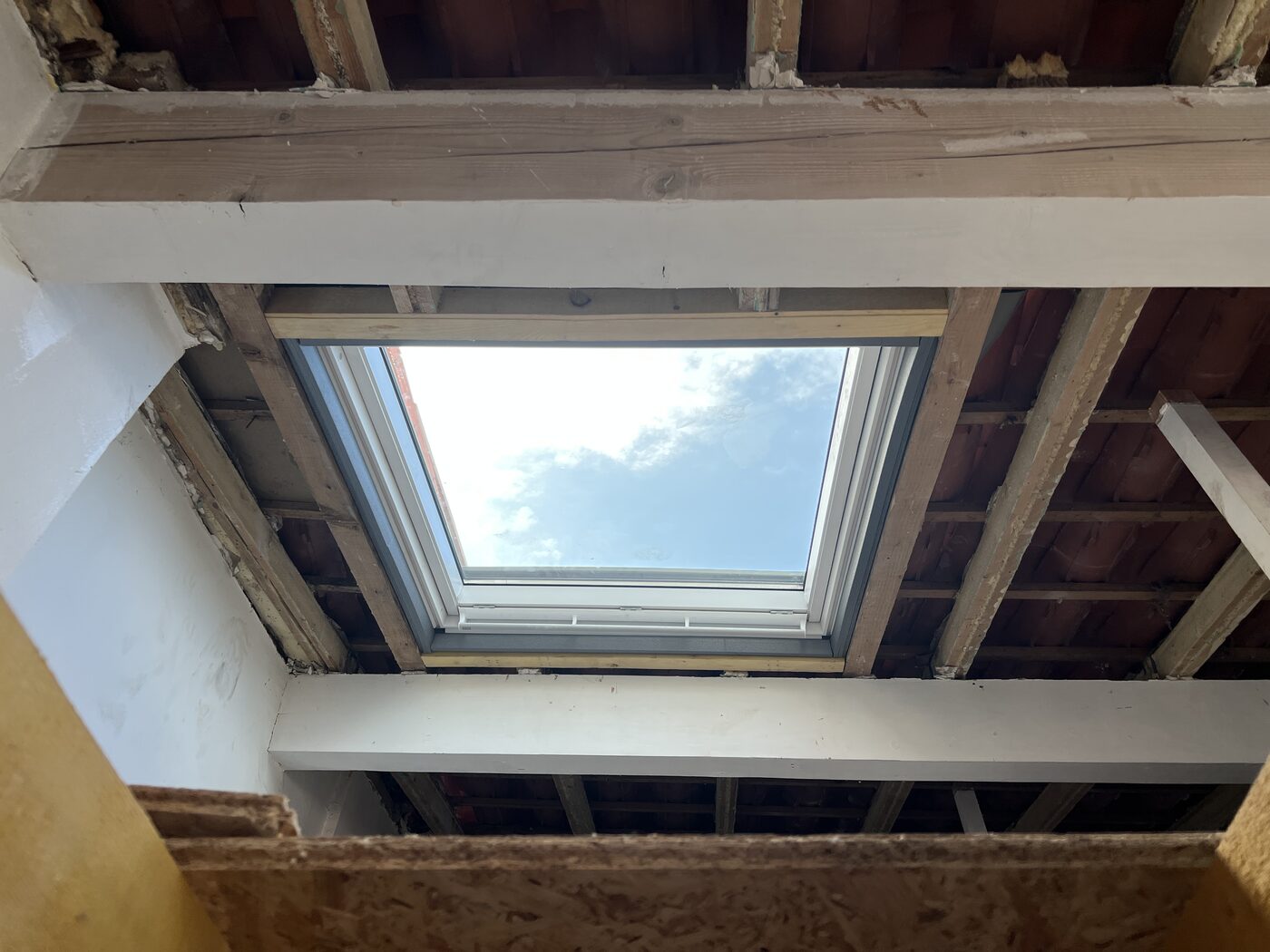 Pose et remplacement de Velux / fenêtre de toit par WB Toit Concept — Perpignan (66), chantier 7